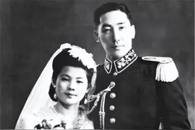 蒋纬国弥留前，让第二任妻子邱爱伦，把他和原配合葬，这是为何？图片