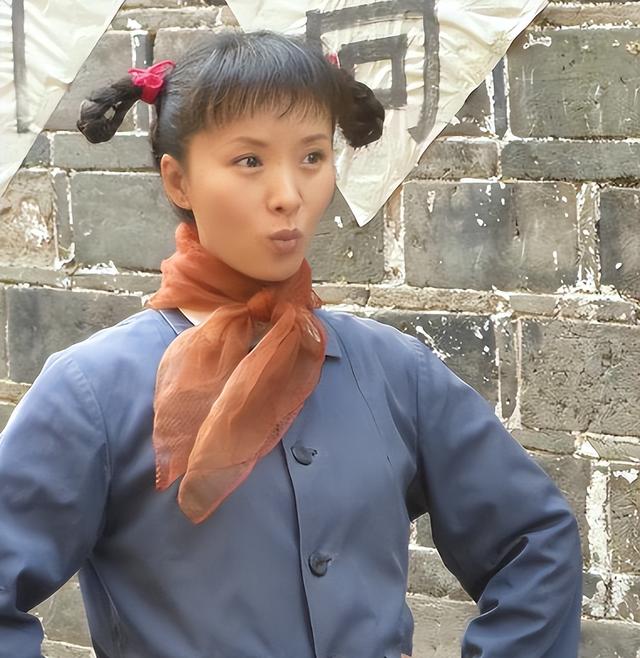吃里扒外！定居美国13年，回国捞金惨遭“驱逐”，52岁活成了笑话