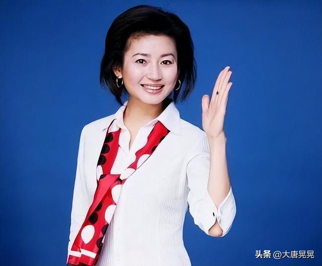 董卿之前的三位同龄冻龄女神级主持人依然风采依旧