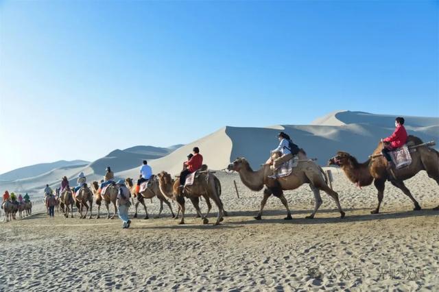 中国八方旅游联合体首趟青甘旅游大型专列抵达敦煌