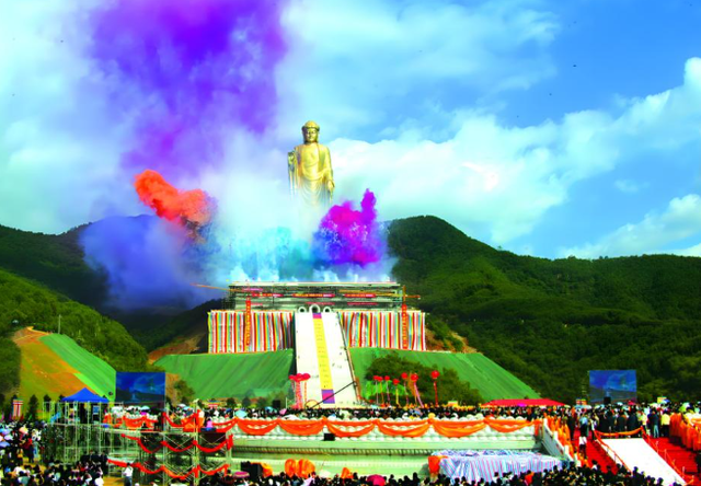 耗费12亿，修建完成的“世界最高佛”，如今却拜不起，水喝不起