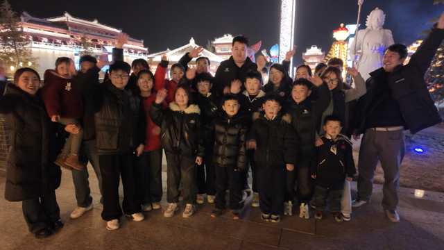 锣鼓喧天迎宾客 铁花璀璨耀祁山——这里的年味直接拉满