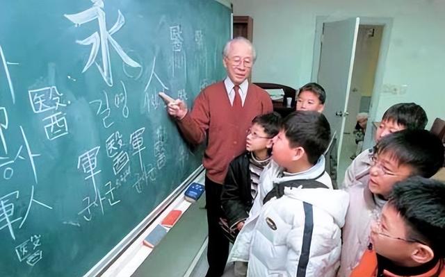 韩国人又破防了！废除汉字几十年后，韩语终于被确诊“中国拼音”
