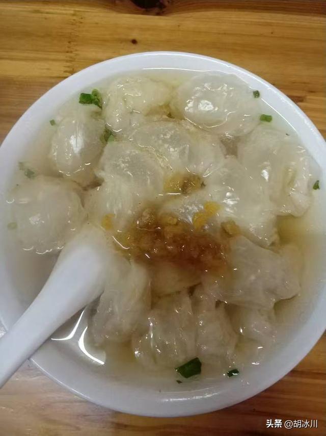 为什么好吃的小吃，不在五星级酒店、不在商场	、也不在连锁店里？