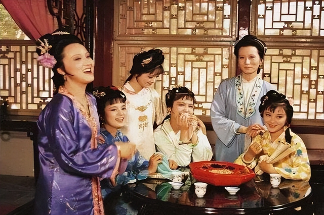 一道茄子竟配十只鸡？《红楼梦》天价茄鲞，深扒贾府奢靡真相！