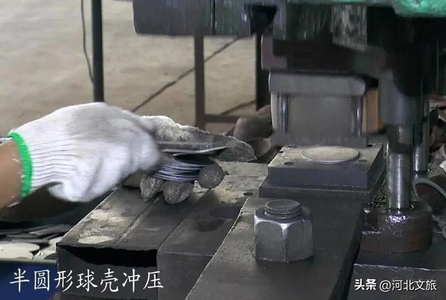 淬火千年韵，掌中转乾坤