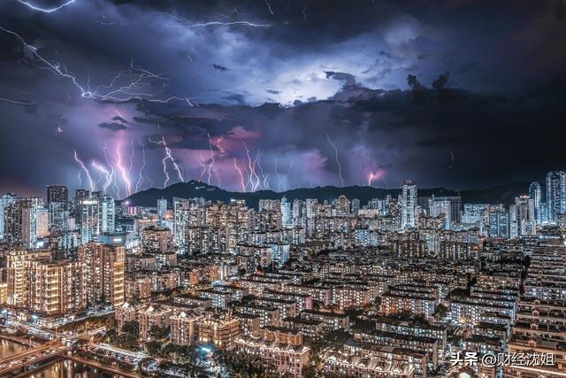 日菲双线出手，解放军开始行动，高市控制不住局面，赌一把大的？