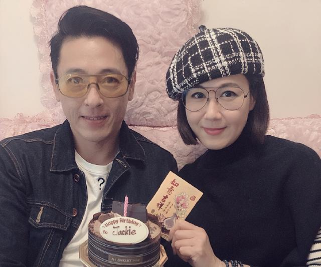 夫妻俩为了不变老，坚持31年不吃肉不生子，如今59岁近照不敢认