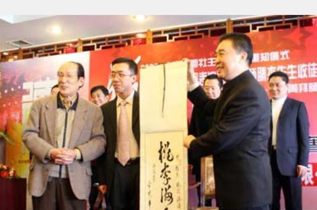 2006年，李菁拜师胜杰为师	，常宝华称赞李菁，是学者型的相声演员