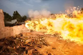 上甘岭战役，美军为什么不像对付日军那样，用喷火器向坑道里狂喷图片