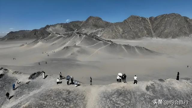 无人区徒步40公里！4人靠口红活下来：废路该封，还是人该怕？