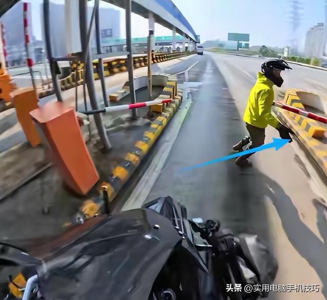 重庆摩友高速撒油后续：账号被扒是惯犯，澄清视频翻车	，警方回应