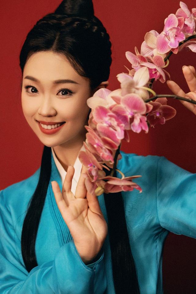 30岁管乐首晒北京小家，屋内堆满脏衣，厕所长蘑菇，还任由猫乱尿