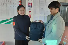 乘客不慎丢失背包，调度员妥善保管物归原主图片
