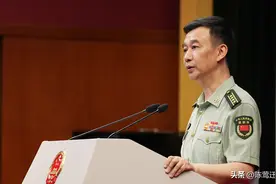 解放军发出警告，不到24小时，越南防长访菲律宾，马科斯喜出望外图片