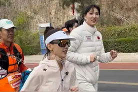 黄圣依本人这么矮吗？一直觉得她长了张高个脸没有1米7也有1米68图片