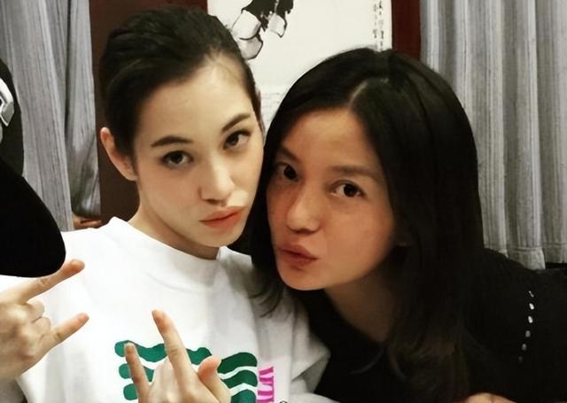 贼心不死！劣迹艺人赵薇走投无路，15岁女儿成她的最后一根稻草