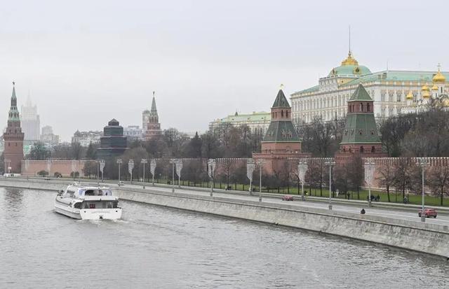 赴俄免签来了！旅行平台搜索量暴涨，黑河口岸游客排长队，旅行社：目前俄罗斯极光、冰雪等项目受青睐