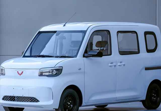 2 万多的 “迷你房车	” 五菱之光EV来了	，一家三口自驾躺平