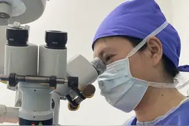 古尔邦节眼蝇蛆病突发 中国援阿医生“显微抓捕”护光明图片