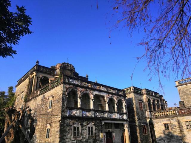 广东无人村：斥巨资在老家建别墅后，全村移民加拿大，71年没回来