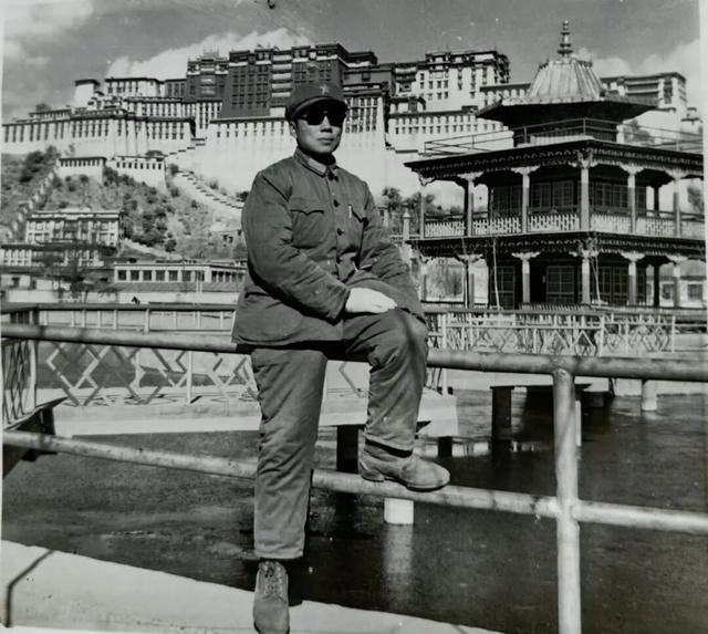 在川藏线奔波一个月，回到雅安洗一次澡，是我们汽车兵的凯旋仪式