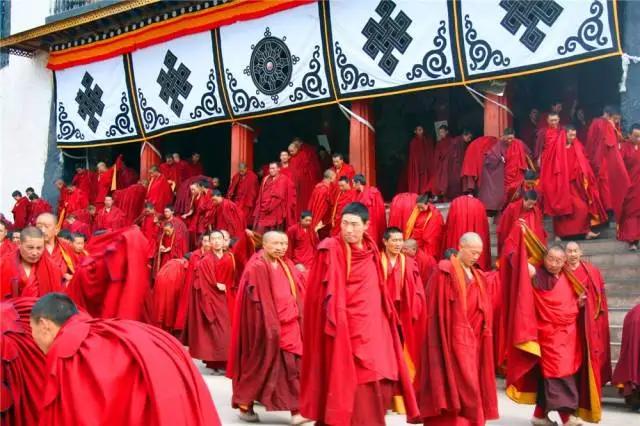 解锁“藏东天堂”昌都，“一错再错”和神山怀抱的信仰集结地