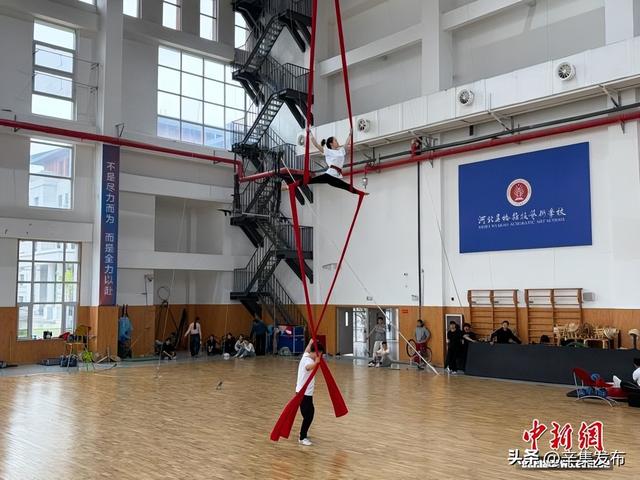 从“看客”变为“主角” 探访国内首个杂技主题沉浸式文旅综合体