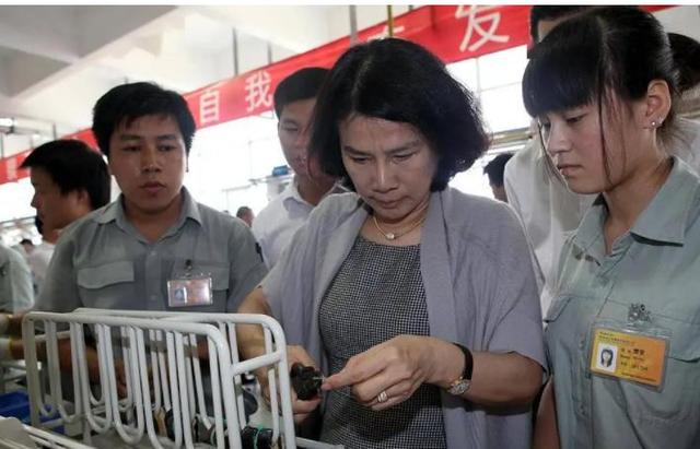 被停职审查、转移资产	、搞办公恋情，董明珠身上标签哪个是真的