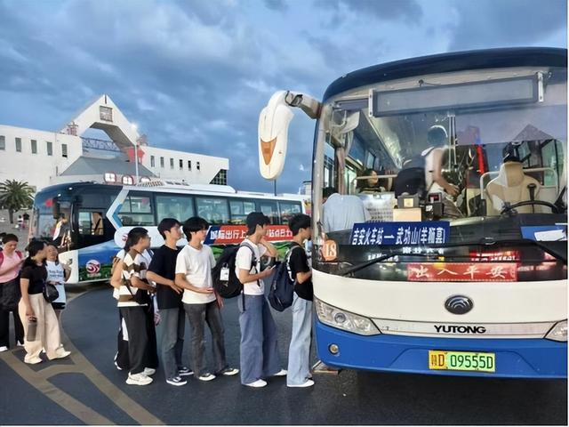 吉安：“红绿站点巴士”绘就老区振兴新画卷