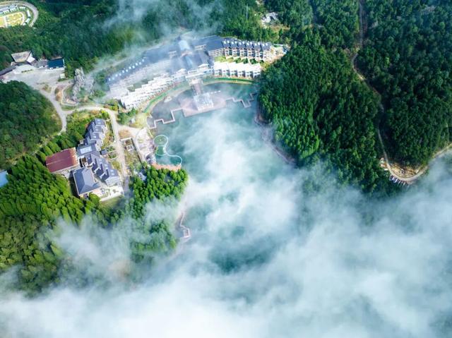 等一个雨后初晴的日子，来明月山邂逅云海奇观吧！