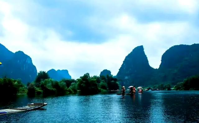 桂林山水甲天下，漓江山水甲桂林。 ​​​