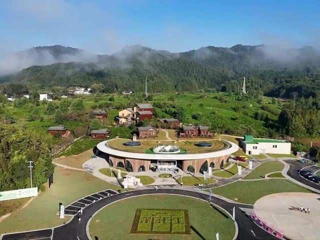 推窗见黄山：徽韵山景，揉进初冬 | 皖美冬日 | 第十五届安徽国际文化旅游节