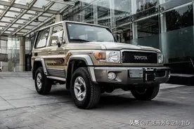 鄙视链顶端的越野车—丰田LC71，内饰虽普，越野却牛，4.0L+V6图片