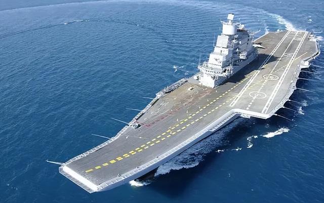 又让张召忠说中了？东拼西凑550亿建的2艘航母，如今彻底成为累赘