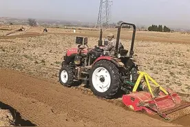 保水剂“解渴” 科技赋能春耕——柳林县扎实推进农业技术田间实践图片