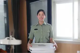 圆梦进博的“00后”退伍女兵图片