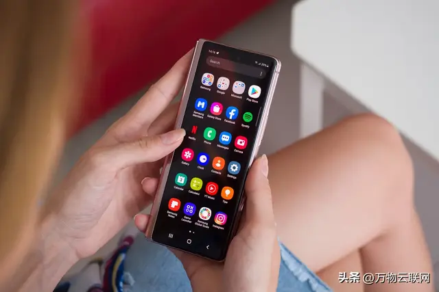 苹果折叠iPhone 2026首发：价格高不是问题，能击败三星即可