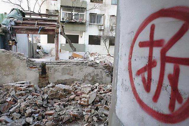 亲戚为暴打母亲男叫屈！他良心不坏，动手事出有因，老人拿钱捞人