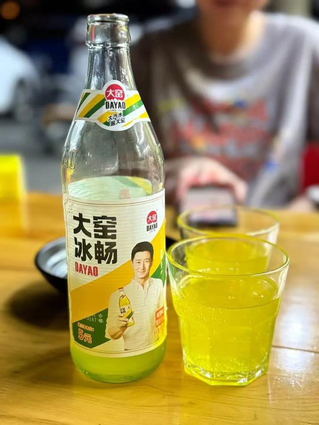 吴京代言的国民饮料巨头被美资收购