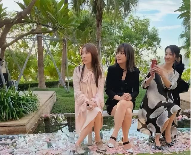 封杀4年后，49岁赵薇又有消息，因胃癌去世传闻5个月前就真相大白