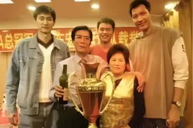 广东宏远面对当时的围追堵截，看林叔是如何力劈华山，再开山河图片