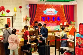 国庆期间游客满载而归，他们买了这些武汉伴手礼图片