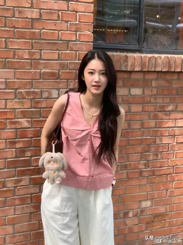 沉默的荣耀：比曾黎、阿美年轻，比隆妮清秀，大学刚毕业就被带火