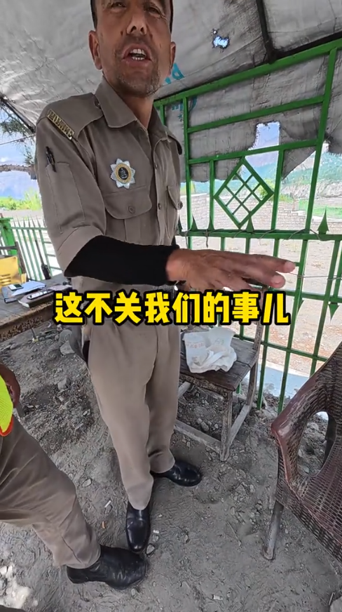 寒心！中国人援建巴铁牺牲，陵园却破烂不堪，当地警察：不关我事