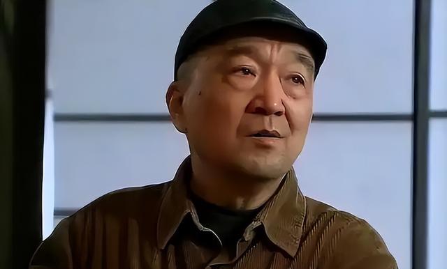 79岁李保田现状：定居山东衰老明显，儿子李彧太像父亲的“翻版”