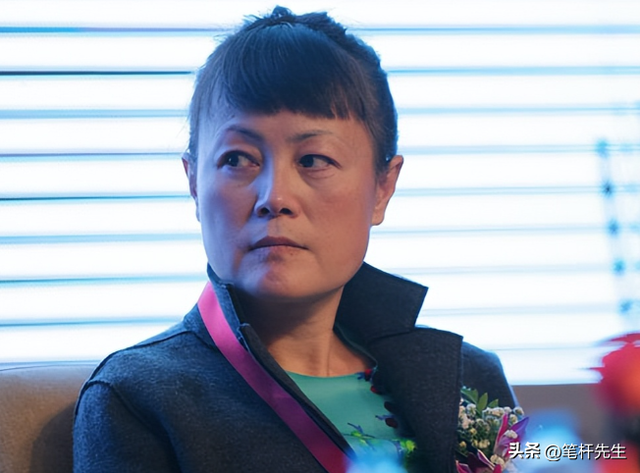 杜建英同学炮轰宗馥莉！没教养很恶毒，评论区沦陷，黑料被扒出