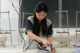 中专生姜萍，支持者和质疑声两极分化，这些事实，则一个不假！图片