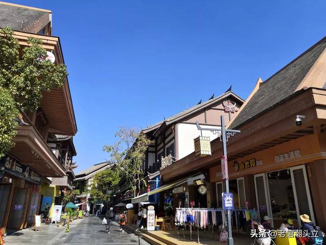 冬天的早上 晒着太阳从大观楼徒步到西山茶马花街 是什么样的感受?