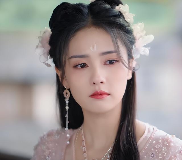 明明长相“磕碜”，却偏要尬演“第一美人”，这6位女星真不害臊
